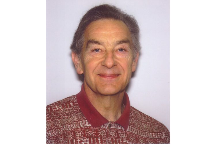 Peter Geering a été professeur de mathématiques, de physique et de didactique des disciplines. Il a travaillé pendant 30 ans à l'école normale de Rorschach, puis à la Haute école pédagogique de Zurich jusqu'à sa retraite. Avec le pédagogue spécialisé Werner Fessler, il a développé le matériel pédagogique complémentaire "Atlas Mathematik", qui doit permettre un enseignement orienté vers le développement. www.atlasmathe.net