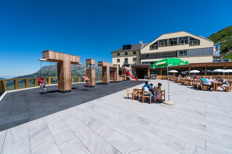 Terrazza soleggiata presso il Berghotel Trübsee