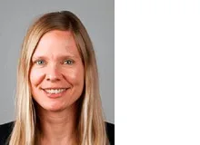 Sophie-Theres Guggenberger ist Journalistin. Während ihres Studiums und Promotions-stipendiums wohnte sie einige Jahre in Bern. Seit 2007 lebt und arbeitet sie gemeinsam mit ihrer Familie in Berlin.