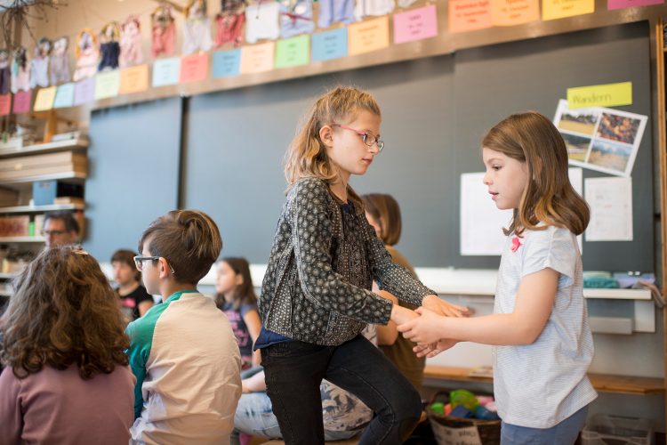 Chez Achim Arn, les enfants sont coresponsables de l'apprentissage de leurs camarades de classe.