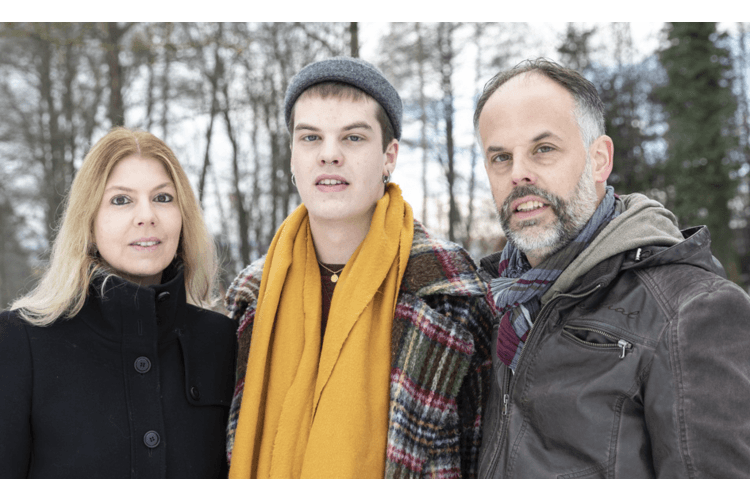 I genitori di Nicola sono i suoi alleati. L'apprendista ha affrontato bene il coming out ed è contento di aver fatto questo passo. "Da allora sono diventato sicuramente più sicuro di me stesso".