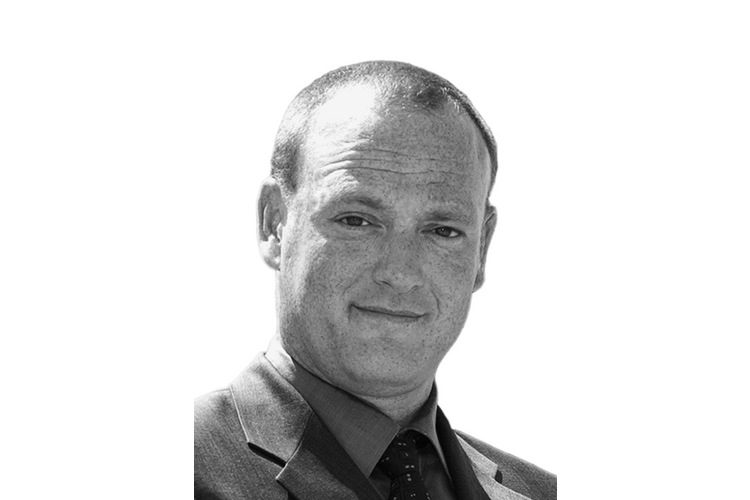 Martin Hellweg, born in 1967, founded Virtual Bodyguard in 2007 - a company specialising in privacy protection. In his private life, he travels the world and makes music.