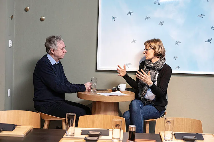 François Höpflinger, 70, im Gespräch mit der stv. Chefredaktorin Evelin Hartmann.