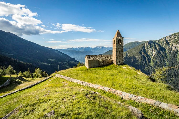 Godersi il panorama dalla solitaria Alpe San Romerio