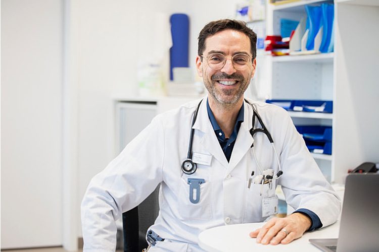 Philip Tarr has been Head of Infectiology and Hospital Hygiene at Baselland Cantonal Hospital since 2007 and Co-Chief Physician at the University Medical Centre since 2016. He is interested in the restrained use of antibiotics and patient-centred medicine. He has headed the National Research Programme NRP 74 on vaccination scepticism since 2017.