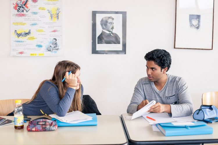 Deux fois par semaine, il y a des cours de soutien.