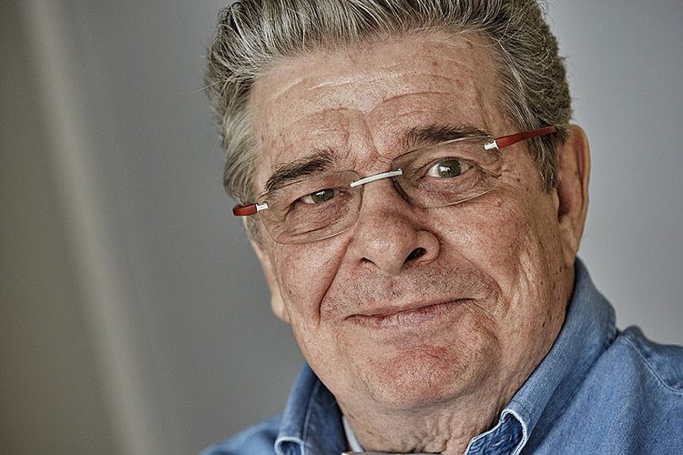 Jesper Juul 1948 in Dänemark geboren, ist Lehrer, Familientherapeut, Konfliktberater und Autor zahlreicher Bücher. 2004 gründete er die Familienwerkstatt familylab, die es heute in vielen europäischen Ländern gibt. Sein Hauptanliegen ist es, mit seiner Arbeit die Eltern bei der Suche nach neuen Wegen in der Erziehung zu unterstützen und nicht in ihrem Versagen zu bestätigen. Foto: Anne Kring