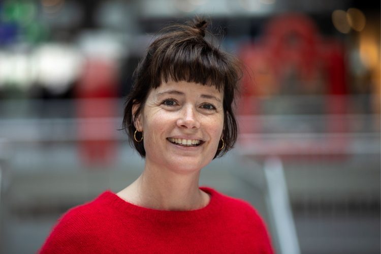 Jill Aeschlimann è responsabile dei progetti di insieme e del divano dei genitori.