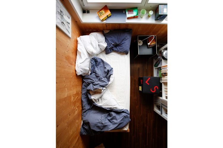 Regola numero 1: il letto è una zona priva di cellulari. Va bene una normale sveglia.