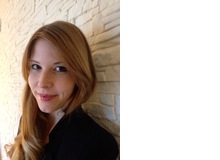Eveline Hipeli, Dr. phil., Kommunikationswissenschaftlerin, Medienpädagogin und Autorin. Als Mutter von zwei jungen Mediennutzern kennt sie die Herausforderungen des Familienalltags.