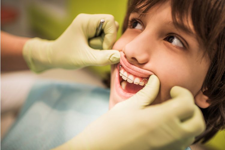 Consumer advisor Meli advises parents to take out supplementary dental insurance at an early age. "Certainly before the child is four years old," emphasises Meli. "From the age of four, many insurance companies require a dental certificate for admission or refuse it altogether."