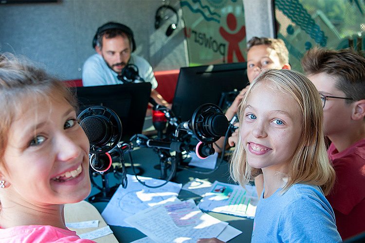 Produrre un programma radiofonico è divertente!