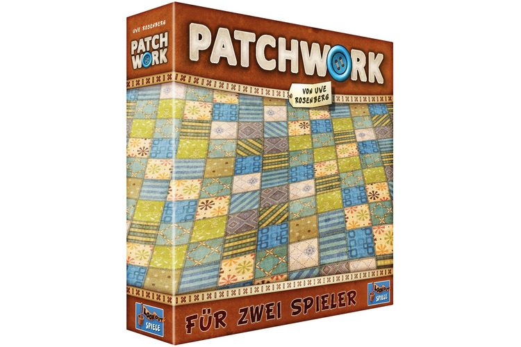 Duel for two Patchwork You don't always have a lot of other players at your disposal, often it's just the two of you. That's why there's "Patchwork", a two-player game in which the two competitors each have to create a patchwork quilt with as few gaps as possible. The means of payment are buttons. The patches are flat, coloured cardboard tiles in different sizes and shapes, some of which are reminiscent of "Tetris". The players do not take turns, but always play according to who is currently further back with their "time piece". This means that a player can take several turns in a row and use this tactically. The player whose turn it is may buy one of three available patches. Each patch costs buttons and "time" to sew into your own blanket. The rules are simple, you are immediately involved in the game, each game is exciting and lasts no more than half an hour. "Patchwork" by Uwe Rosenberg Placement game for 2 players aged 8 and over Playing time: approx. 30 minutes Price: Fr. 25.90 Lookout Games www.lookout-spiele.de