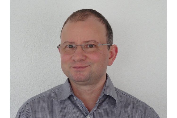 Matthias Huber, 49, lic. phil., is a psychologist at the University Clinic for Child and Adolescent Psychiatry and Psychotherapy at the University of Bern (UPD Bern). He works in the specialist area of autism, focusing on diagnosis, counselling and therapy. Referrals are made by doctors and psychotherapists to the relevant branches of the Department of Child and Adolescent Psychiatry in the Canton of Bern. Contact: info.kjpp@upd.ch, www.upd.ch