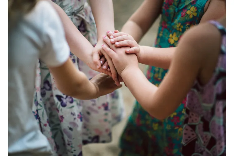 Les enfants qui fréquentent la psychomotricité présentent souvent des troubles à la fois moteurs et socio-émotionnels.