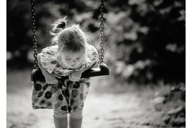 L'ergothérapie s'adresse aux enfants qui ont par exemple des difficultés à conduire une trottinette, à faire leurs lacets ou à découper ou peindre quelque chose de petit.
