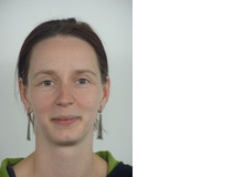 Dr. Anja Gampe forscht am Institut für Psychologie an der Uni Zürich zum Thema kindlicher Spracherwerb. Ihre Tochter ist heute zehn Jahre alt und spricht je nach Umfeld Schweizerdeutsch, akzentfreies Hochdeutsch oder aber das typische Schweizer Hochdeutsch.