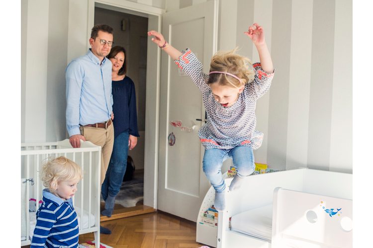Kathrin und Nils Ulrich mit ihren beiden Kindern.