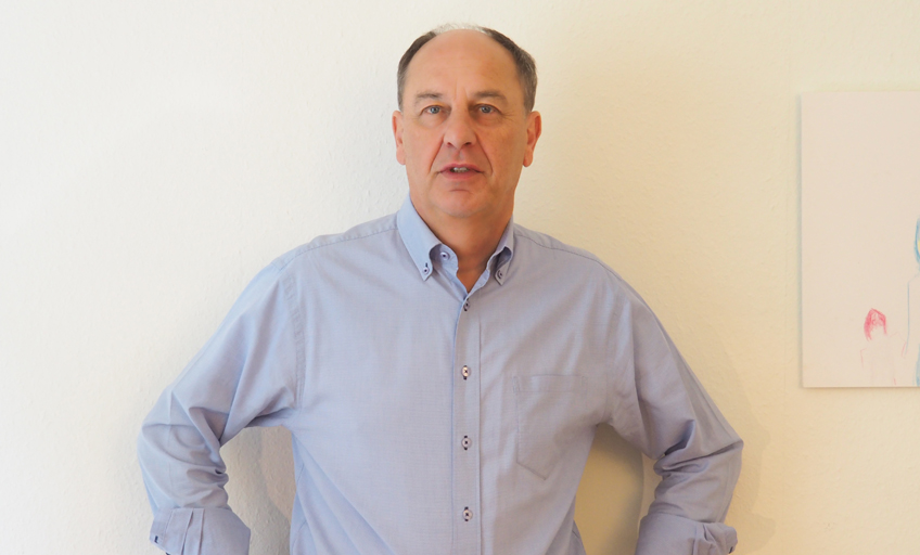 Peter Sumpf is a social worker FH and managing director of Elternnotruf.