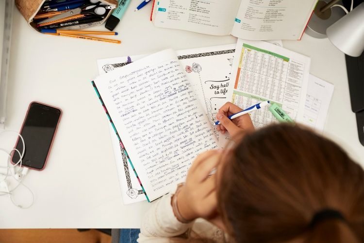 Sek oder Gymi: Was ist besser für mein Kind? Lesen Sie hier den Hauptartikel zum Dossier der Novemberausgabe oder bestellen Sie hier ein Einzelheft.