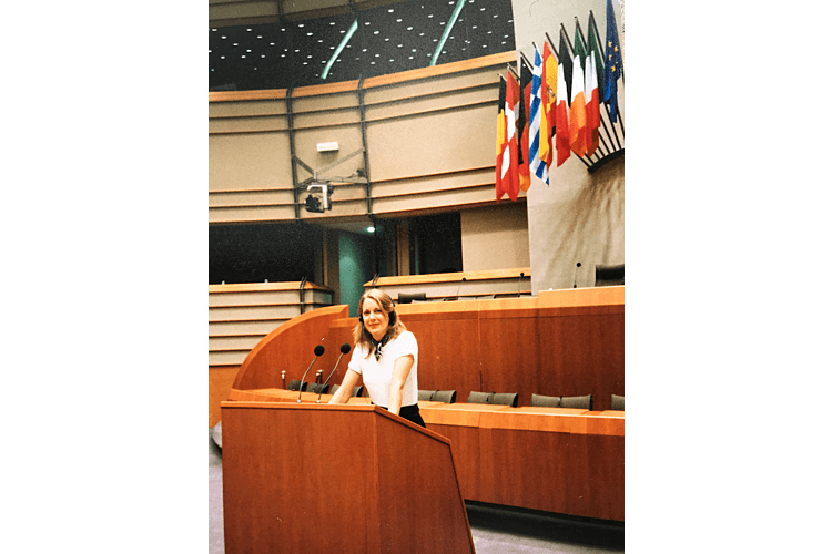 Ulrike Légé è una biologa. Negli anni '90 ha partecipato attivamente a progetti di tutela ambientale. Qui in visita al Parlamento europeo quando furono approvate le prime leggi sulla protezione ambientale.