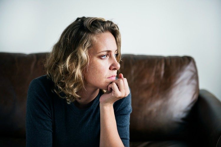 Alla soglia dei quarant'anni e dopo quasi vent'anni di assenza dal lavoro, Claudia M. si trova di fronte alla prospettiva di tornare al lavoro dopo il divorzio. In quanto madre di due adolescenti, per legge deve lavorare all'80-100%. Leggete qui la sua storia.