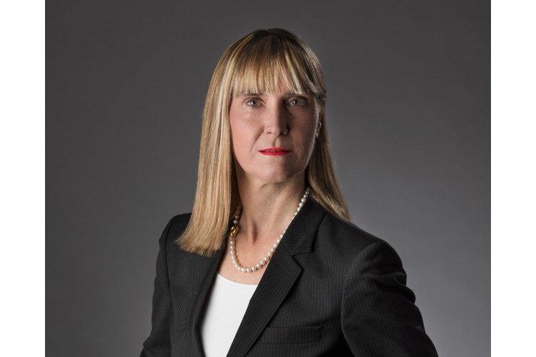 Caterina Nägeli ha studiato legge all'Università di Zurigo. Dopo aver acquisito esperienza pratica presso il tribunale distrettuale e un'autorità amministrativa, ha lavorato per cinque anni presso un grande studio legale commerciale di Zurigo. Caterina Nägeli è specializzata in diritto di famiglia, diritto dell'immigrazione, diritto penale e diritto contrattuale.