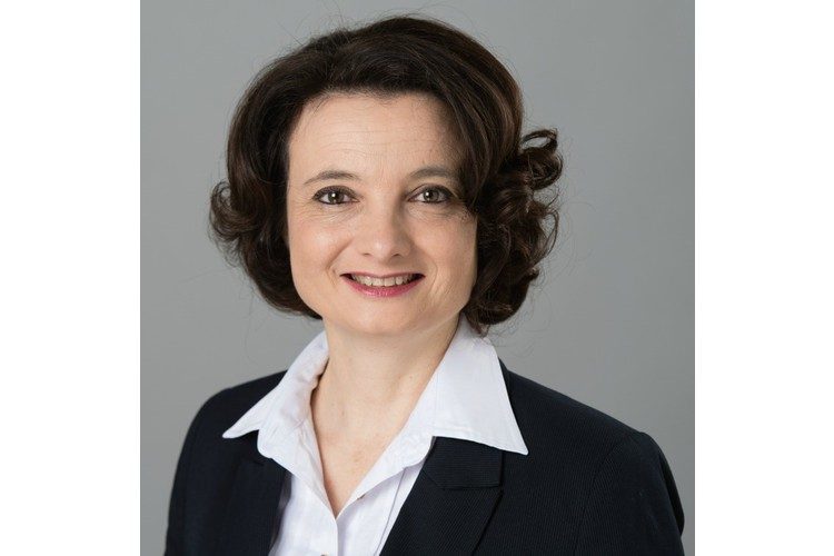 Christelle Schläpfer ehemalige Gymnasiallehrerin, ist Gründerin von edufamily® und als Trainerin in den Bereichen Elternbildung und Lehrerfortbildungen unterwegs. Sie arbeitet zudem in eigener Praxis in Winterthur als Beraterin und Coach. www.edufamily.ch Bild: zVg