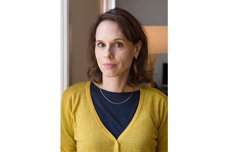 Barbara Bleisch studied philosophy and completed her doctorate at the Ethics Centre of the University of Zurich. She presents Sternstunde Philosophie (SRF), is a columnist for the Tages-Anzeiger, writes books and is a lecturer in ethics.
