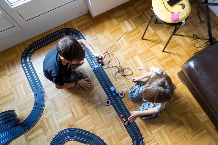Während Mädchen vor Prüfungen häufig nervös werden, vertrauen Buben eher auf ihr Glück. Bild: Salvatore Vinci / 13 Photo