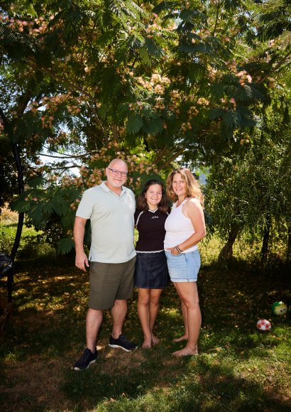 Separazione: padre, madre e la loro figlia adolescente.