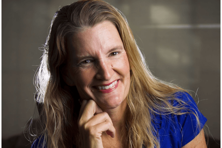 Jean Twenge researches and teaches as a professor of psychology at San Diego State University. She considers today's teenagers to be a generation of their own, to which she has given the name "iGen" ("Generation Selfie"). Her latest book "Me, my Selfie and I: What really moves young people today" was published in German on 29 May. She lives in San Diego with her husband and three daughters.