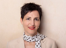 Éva Berger arbeitet als Stiftungssekretärin bei der Stiftung Elternsein, die das Elternmagazin Fritz+Fränzi herausgibt. Die gebürtige Ungarin hat drei erwachsene Söhne.&nbsp;