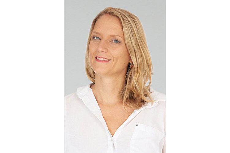 Marah Rikli is a bookseller and runs the learning media shop in Zurich. The bookshop specialises in school books, pedagogy and further education. Rikli is also an author and lives in Zurich with her patchwork family.