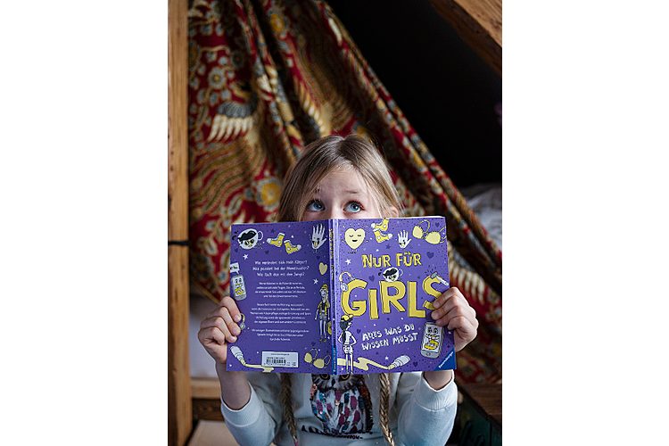 "Children are interested in relationships and sexuality from an early age. As a result, there is no such thing as sexualisation too early," says sex educator and social worker Annelies Steiner.
