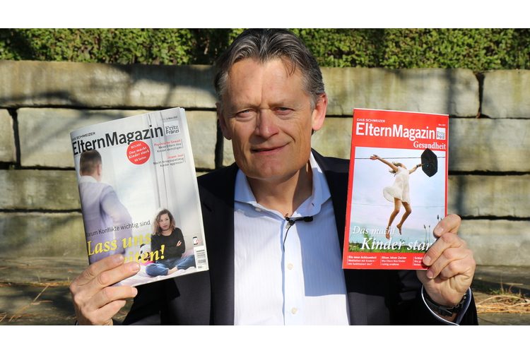 Il caporedattore Nik Niethammer e la rivista svizzera per genitori Fritz+Fränzi. Immagine: Bianca Fritz