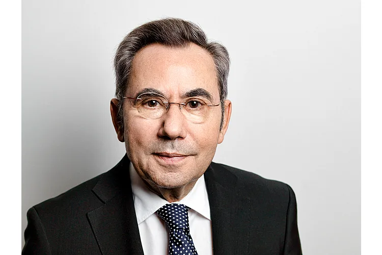 Wassilios E. Fthenakis, 83, ist Pädagoge, Anthropologe, Humangenetiker und Psychologe. Er gilt als ein Pionier der Väterforschung und leitete von 1975 bis 2005 das Staatsinstitut für Frühpädagogik in München. Er ist emeritierter Professor an der Freien Universität Bozen, wo er von 2002 bis 2010 den Lehrstuhl für Entwicklungspsychologie und Anthropologie innehatte.