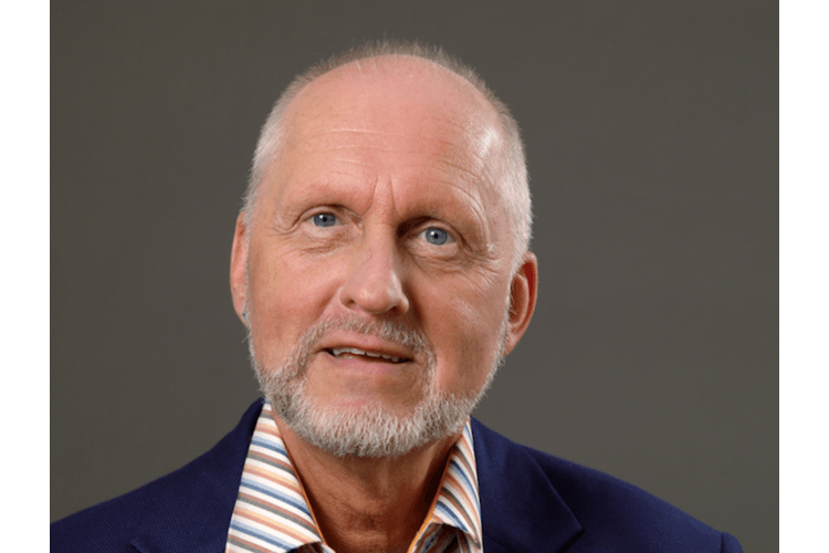 Udo Rauchfleisch ist emeritierter Professor für Klinische Psychologie der Universität Basel und Buchautor. Zu seinen Schwerpunkten gehört das Thema Homosexualität und Transsexualität. Daneben widmet er sich seiner Leidenschaft, dem Schreiben von Kriminalromanen mit schwulen Protagonisten. www.udorauchfleisch.ch