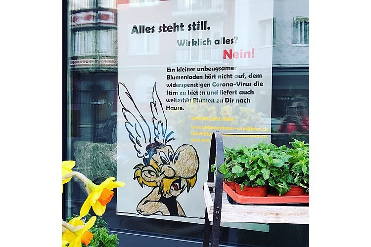 Ein erfinderischer Blumenladen in Zürich Wiedikon. Die Blumen sind zur Selbstbedienung da, man zahlt ins Kässeli oder per Twint. Shop local ist in Corona-Zeiten wichtiger denn je!