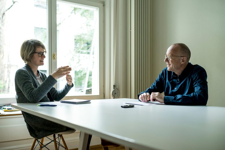 Urs Moser im Gespräch mit unserer stellvertretenden Chefredaktorin Evelin Hartmann.
