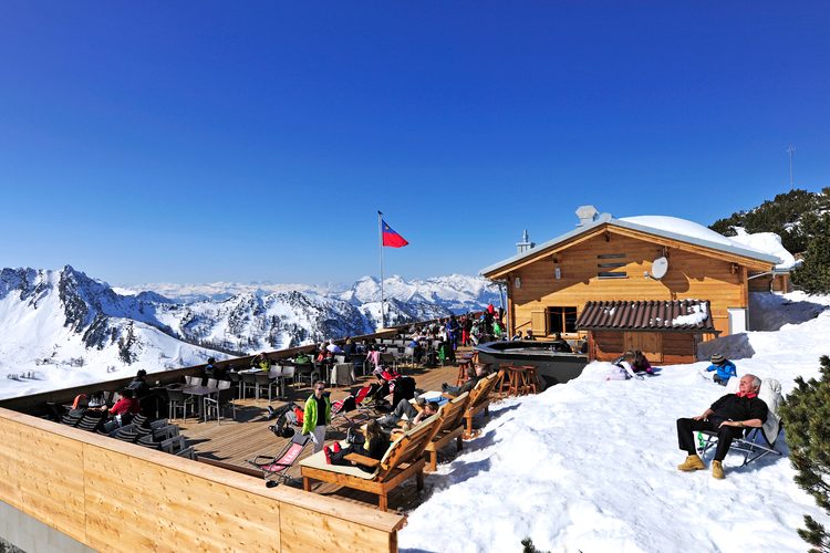 Panoramic terrace of the Sareis mountain inn