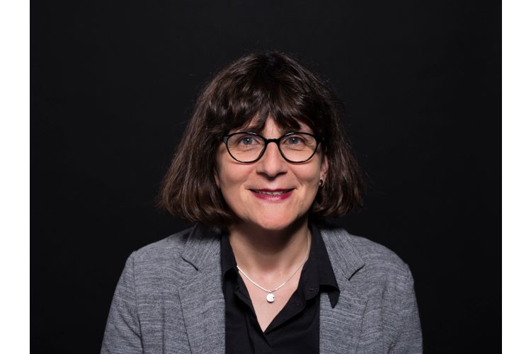 Christa Binswanger est chargée de cours permanente en matière de genre et de diversité à l'université de Saint-Gall. Elle s'occupe entre autres de la recherche sur le genre dans les sciences culturelles.