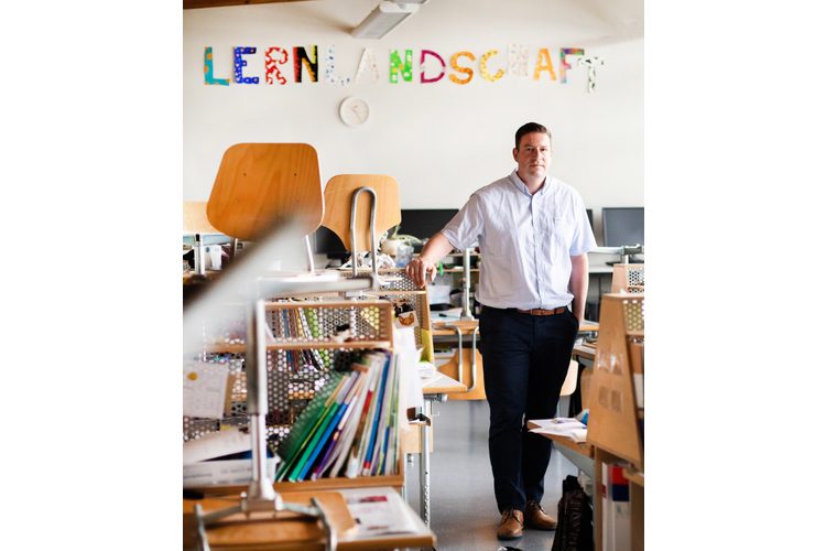 Thomas Minder est convaincu que l'école évoluera vers des classes multi-âges et un enseignement individualisé.