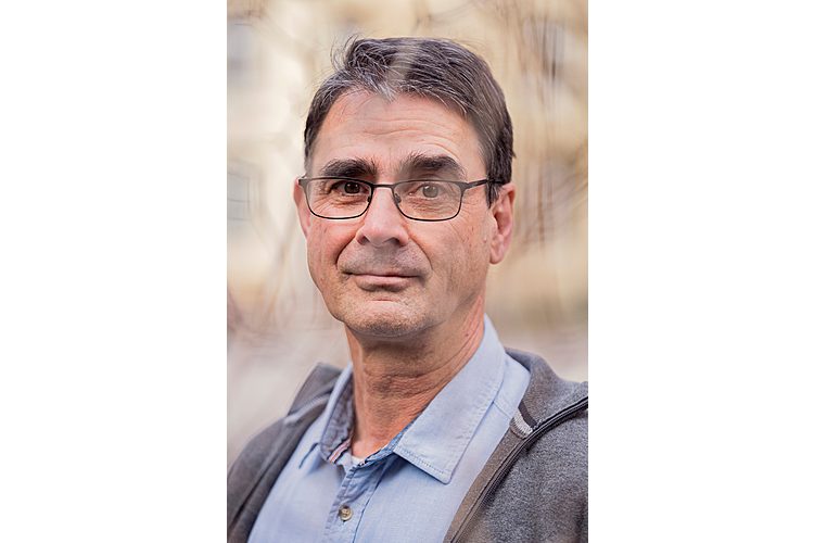 Reinhard Winter, 61, gilt als einer der profiliertesten Jungenexperten im deutschsprachigen Raum. Der Vater zweier erwachsener Kinder ist Diplompädagoge, in der Leitung des Sozialwissenschaftlichen Instituts Tübingen (D) und Autor zahlreicher Bücher zu Jungenthemen. Zuletzt erschien von ihm «Jungen und Pubertät. In Beziehung bleiben, wenn alles anders wird», Beltz 2020, ca. 24 Fr.