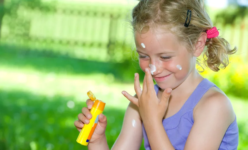 Sonnencreme ist an einem Baditag unverzichtbar.