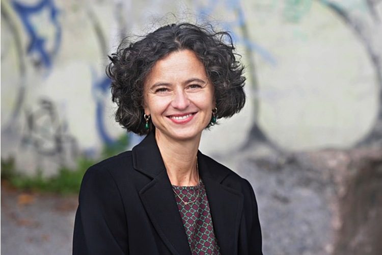 Judith Jordáky è specialista e consulente presso la Zürcher Anlaufstelle Rassismus ZüRAS. Offre consulenza alle persone colpite e alle loro famiglie e cerca soluzioni individuali. Ci sono centri di consulenza in tutti i cantoni svizzeri. www.zueras.ch