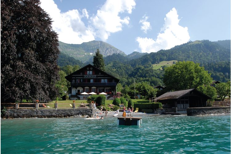 Au bord du lac : l'auberge de jeunesse de Leissigen, au bord du lac de Thoune