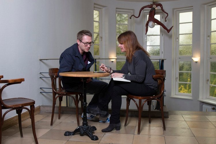 Fritz+Fränzi author Claudia Landolt in Hamburg in conversation with Jan Weiler.