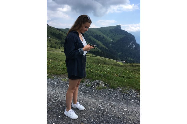 Mia a 16 ans et a commencé une formation d'assistante en soins et santé communautaire en août 2018.