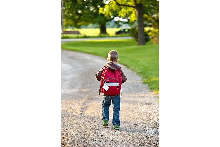 Younger children should not carry rucksacks, but a well-adjusted school bag.